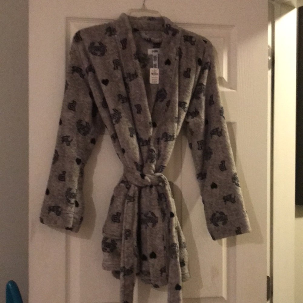VS Pink Robe - Picture 2 of 4